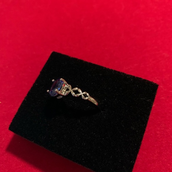 Exquisite Sterling Silver Blue Crystal Ring - Picture 2 of 5